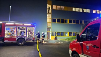 FW-AR: Feuer durch Wartungsarbeiten- Einheiten Neheim und Voßwinkel üben gemeinsam