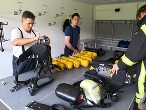 FW-WRN: Die Freiwillige Feuerwehr Werne absolviert die Atemschutzübungsstrecke im Feuerwehrservicezentrum des Kreises in Unna