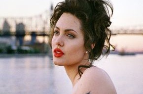 TELE 5: Angelina Jolie: "Ich trage nie roten Lippenstift."//Tele 5 zeigt am 13.1. um 20.15 Uhr das Erotikdrama 'Gia - Preis der Schönheit' (Golden Globe für Angelina Jolie!)
