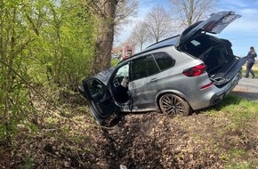 Polizei Coesfeld: POL-COE: Ascheberg, Herbern, L671/ Auto kollidiert mit Baum