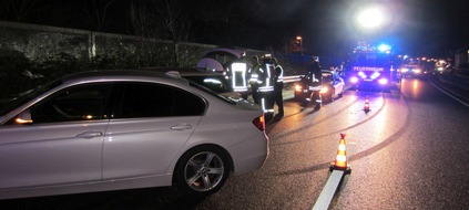 Feuerwehr Mülheim an der Ruhr: FW-MH: Verkehrsunfall auf der BAB40 / 2 Verletzte Personen #FWMH