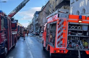 Feuerwehr Düren: FW Düren: Brand im Mehrfamilienhaus mit drei Verletzten