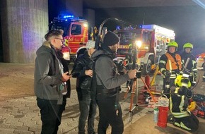 Kreisfeuerwehrverband Main-Taunus e.V.: Feuerwehr MTK: Für Alle im Einsatz - Auch an Weihnachten / Hattersheimer Feuerwehren präsentieren Weihnachtskurzfilm "HO HO HILFE - Weihnachtsmann in Not"