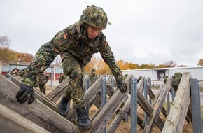 PIZ Personal: "Die Rekruten" beenden Grundausbildung. Mehr Bewerber bei der Bundeswehr.