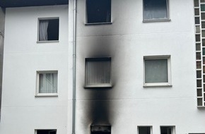 Feuerwehr Moers: FW Moers: Brand in Wohn- und Geschäftshaus / Person über Drehleiter in Sicherheit gebracht
