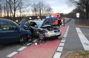 Polizei Mettmann: POL-ME: Kollision mit Gegenverkehr: 49-Jähriger und Tochter schwer verletzt - Mettmann 2401117