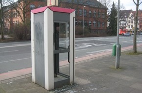 Polizeiinspektion Hameln-Pyrmont/Holzminden: POL-HOL: Holzminden - Böntalstraße: Telefonzelle beschädigt - Seitenscheibe eingeschlagen -