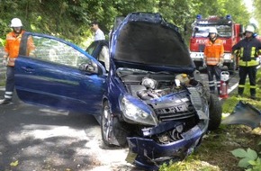 Polizeiinspektion Hameln-Pyrmont/Holzminden: POL-HM: Junge Autofahrerin schwer verletzt