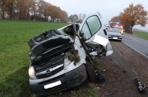 Polizei Coesfeld: POL-COE: Lüdinghausen, B235/ Schwer verletzter Van-Fahrer