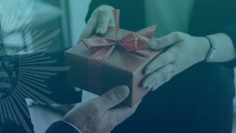 Polizeipr&auml;sidium Mittelhessen - Pressestelle: Mittelhessen: Gro&szlig;e Spenden&uuml;bergabe: 1.029 Tafeln Schokolade unterst&uuml;tzen Ukraine-Hilfsaktion kurz vor Weihnachten