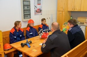 Feuerwehr Flotwedel: FW Flotwedel: Fünf Jugendliche absolvieren die Jugendflamme Stufe 1