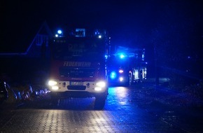 Feuerwehr Samtgemeinde Wathlingen: FW Wathlingen: Gasgeruch in Wohnhaus - vier verletzte Personen