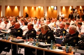 Deutscher Feuerwehrverband e. V. (DFV): Leipziger Botschaft als Feuerwehr-Zukunftsprogramm /  57. Delegiertenversammlung des Deutschen Feuerwehrverbandes