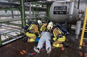 Amt für Rettungsdienst, Brand- und Bevölkerungsschutz: FW Rhein-Erft-Kreis: Großübung bei Shell Rheinland: Zusammenarbeit im Ernstfall erfolgreich getestet