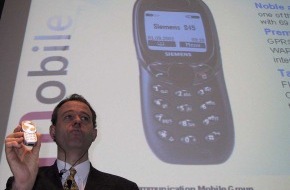 Siemens AG: Siemens präsentiert erstes GPRS Handy - das S45