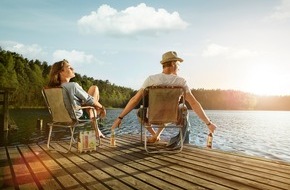 Krombacher Brauerei GmbH & Co.: Von Natur aus erfrischend / KROMBACHER´S FASSBRAUSE - der Durstlöscher für die ganze Familie (FOTO)