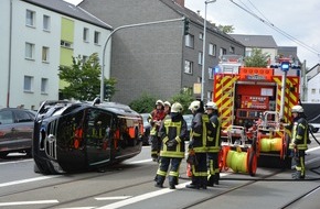 Feuerwehr Mülheim an der Ruhr: FW-MH: Schwerer Verkehrsunfall auf der Duisburger