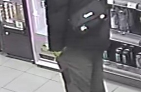 Polizeiinspektion Emsland/Grafschaft Bentheim: POL-EL: Haren - &Ouml;ffentlichkeitsfahndung nach r&auml;uberischem Diebstahl in Tankstelle - Polizei bittet um Hinweise