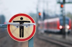Bundespolizeiinspektion Kassel: BPOL-KS: Mann überquert Gleise - Bahn muss Schnellbremsung einlegen