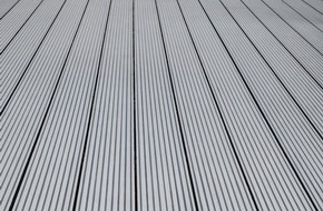 Verband der Holzwerkstoff- und Innent&uuml;renindustrie e.V. (VHI): Pressemitteilung: Qualit&auml;tsgemeinschaft Holzwerkstoffe e.V. ver&ouml;ffentlicht neue G&uuml;te- und Pr&uuml;fbestimmungen f&uuml;r WPC Terrassendielen