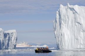Hapag-Lloyd Cruises: Treffen im ewigen Eis: MS BREMEN und MS HANSEATIC durchqueren erstmalig zeitgleich die legendäre Nordwestpassage