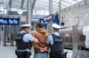 Bundespolizeidirektion Sankt Augustin: BPOL NRW: Strafvollstreckung in Millionenhöhe - 49-Jähriger vor Abflug nach Kroatien durch Bundespolizei gestoppt.