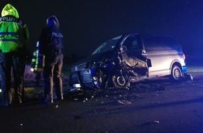 Polizeiinspektion Stade: POL-STD: Zwei zum Teil schwer verletzte Autofahrer bei Unfall in Drochtersen