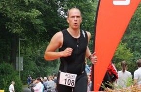 Feuerwehr Detmold: FW-DT: Feuerwehr Detmold misst sich bei den Triathlon Meisterschaften der Berufsfeuerwehren in NRW

Lars Weckner wird in seiner Altersklassen Dritter!