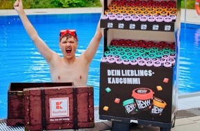 Kaufland: Freibad-Challenge: So bringt YouTuber HeyMoritz die HEYYY Gums "Exotic" zurück ins Kaufland