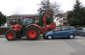 Polizeiinspektion Hameln-Pyrmont/Holzminden: POL-HM: Unfallflucht - roter Transporter gesucht