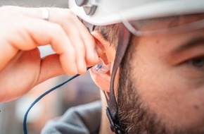 BG BAU Berufsgenossenschaft der Bauwirtschaft: L&auml;rmschutz heute sichert den Sound von morgen