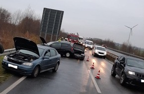 Polizeiinspektion Wilhelmshaven/Friesland: POL-WHV: Nachtragsmeldung zu den Verkehrsunfällen - Sperrung der B 210 nach Räumung, Rettung und durchgeführter Reinigungsarbeiten aufgehoben
