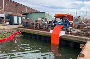 THW Landesverband Hamburg, Mecklenburg-Vorpommern, Schleswig-Holstein: THW HH MV SH: Ölunfall im Büsumer Hafen: THW weiterhin im Einsatz zur Gefahrenabwehr