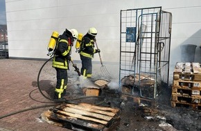 Freiwillige Feuerwehr der Stadt Goch: FF Goch: Brennender Rollwagen und ein gestürzter Mann