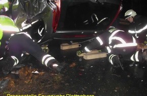 Feuerwehr Plettenberg: FW-PL: Ölspur, Notfalltüröffnung, schwerer Verkehrsunfall