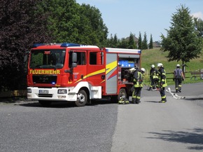 FW-AR: Wennigloher Feuerwehr übt mit Einheiten aus Moers und Sundern