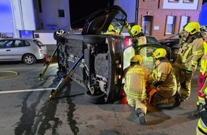 Freiwillige Feuerwehr Sankt Augustin: FW Sankt Augustin: Freiwillige Feuerwehr befreit Fahrerin aus Unfallfahrzeug