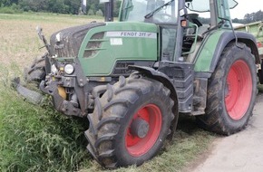 Kreispolizeibehörde Höxter: POL-HX: Beifahrer im Traktor verletzt
