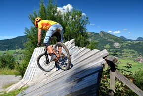 Vier Farben für ein Halleluja: Bikepark Hindelang verspricht Bergsporterlebnis der Extraklasse