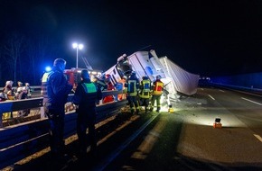 Feuerwehr Porta Westfalica: FW Porta Westfalica: 16.12.2025 - BAB2: Schwerer LKW-Unfall / 1 lebensgef&auml;hrlich verletzte Person