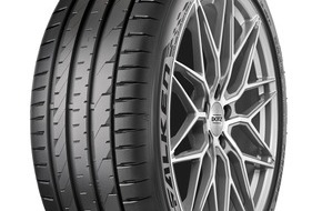 Dunlop Tyre Europe GmbH: FALKEN entwickelt ma&szlig;geschneiderten AZENIS FK520 NG0 Reifen f&uuml;r den Porsche Cayenne Electric