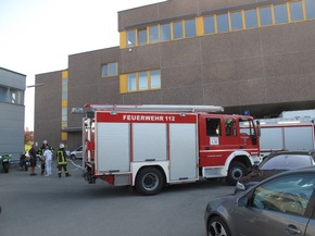 FW-AR: Vier Verletzte nach Vorfall bei Firma Umarex in Arnsberg-Neheim