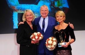 ZDF: Bitte Korrektur des Bildhinweises beachten /  Uschi Glas erhält "Prix Courage": ZDF-Redaktion "ML mona lisa" zeichnet ihr Projekt "brotZeit e.V." aus (FOTO)