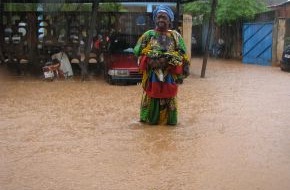 Aktion Deutschland Hilft e.V.: Schwere Überschwemmungen in Westafrika / Aktion Deutschland Hilft ruft zu Spenden für Burkina Faso und Niger auf