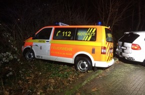 Feuerwehr Mülheim an der Ruhr: FW-MH: Heftiges Glatteis. Auch Notarzteinsatzfahrzeug rutscht in ein Gebüsch.
