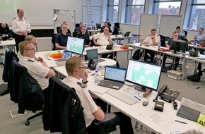 Verband der Feuerwehren im Kreis Paderborn: FW-PB: Kreiseinsatzleitung trainiert in Münster für den Ernstfall