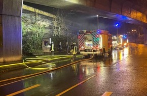 Feuerwehr Essen: FW-E: Zwei PKW brennen in einem Parkhaus in Essen, keine Verletzten