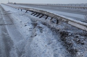 Polizeiinspektion Oldenburg-Stadt / Ammerland: POL-OL: ++ Verkehrsunfallflucht auf der Huntebrücke - Zeugenaufruf ++