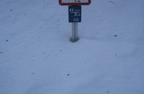 Landesfeuerwehrverband Schleswig-Holstein: FW-LFVSH: Feuerwehr bitte um Mithilfe  -  Hydranten von Eis und Schnee befreien