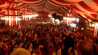 Lotto Baden-Württemberg: "Lotto hockt" auf dem Cannstatter Volksfest: Tausende feiern das Jubiläum des Klassikers 6aus49
